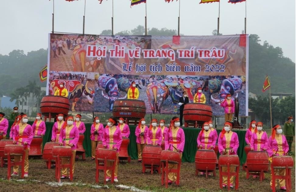 Trống hội sơn đỏ vẽ mây 80/60 – Âm vang lễ hội chuẩn Đọi Tam