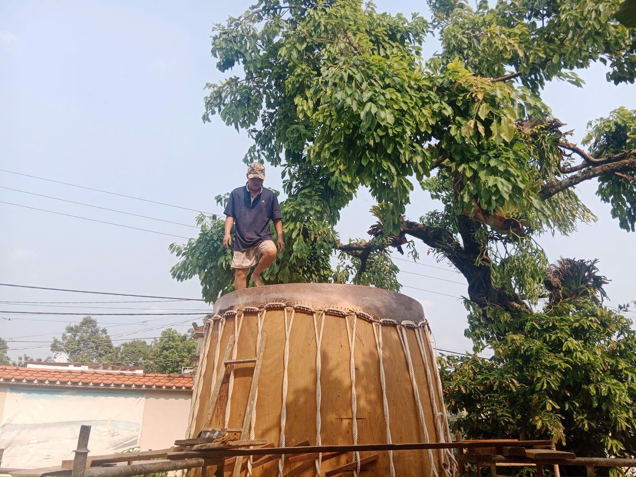 Thử tiếng trống ngay khi đang bưng mặt – Bí quyết tạo nên âm thanh chuẩn Đọi Tam