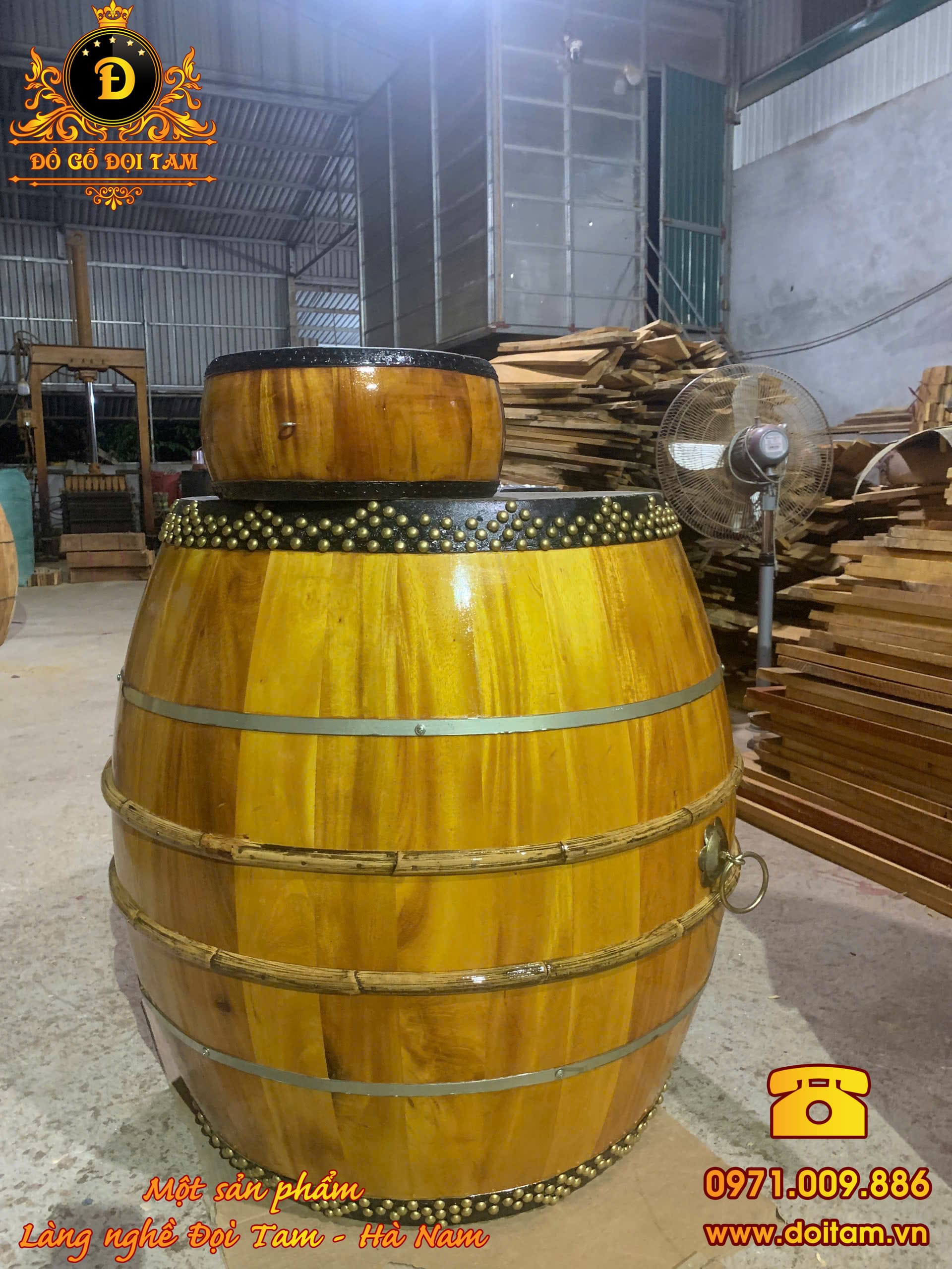 Công Đoạn Đóng Đinh Đồng Trang Trí Cho Quả Trống Gỗ Thủ Công Đọi Tam