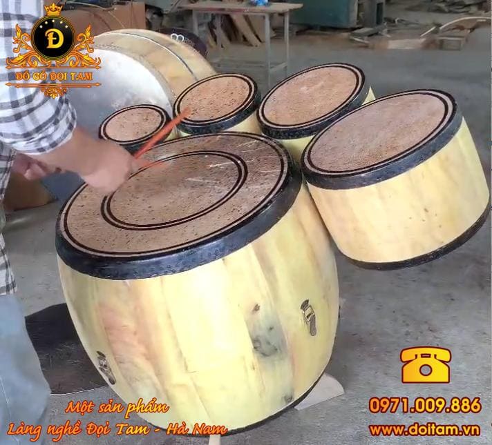 Khách Hàng Trực Tiếp Thử Tiếng Dàn Trống Hát Văn Tại Xưởng Đồ Gỗ Đọi Tam