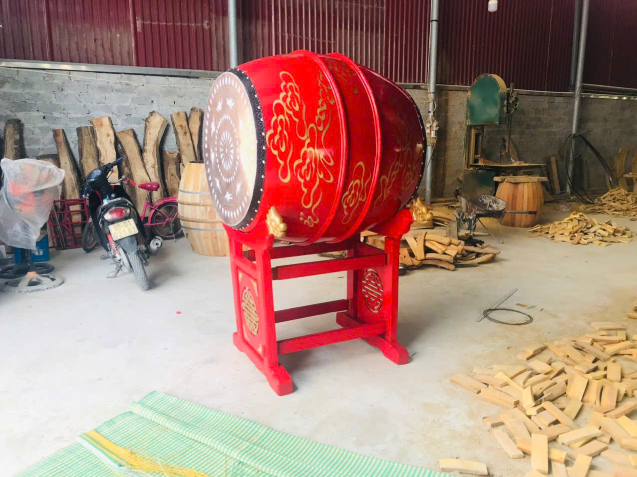 Thử tiếng trống ngay khi đang bưng mặt – Bí quyết tạo nên âm thanh chuẩn Đọi Tam