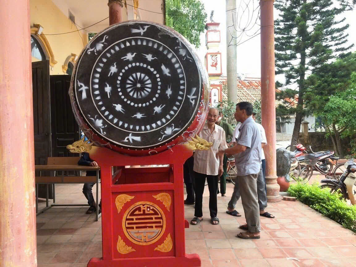 Khoảnh khắc thử tiếng trống nhà thờ dòng họ – Âm vang từ trống gỗ Đọi Tam