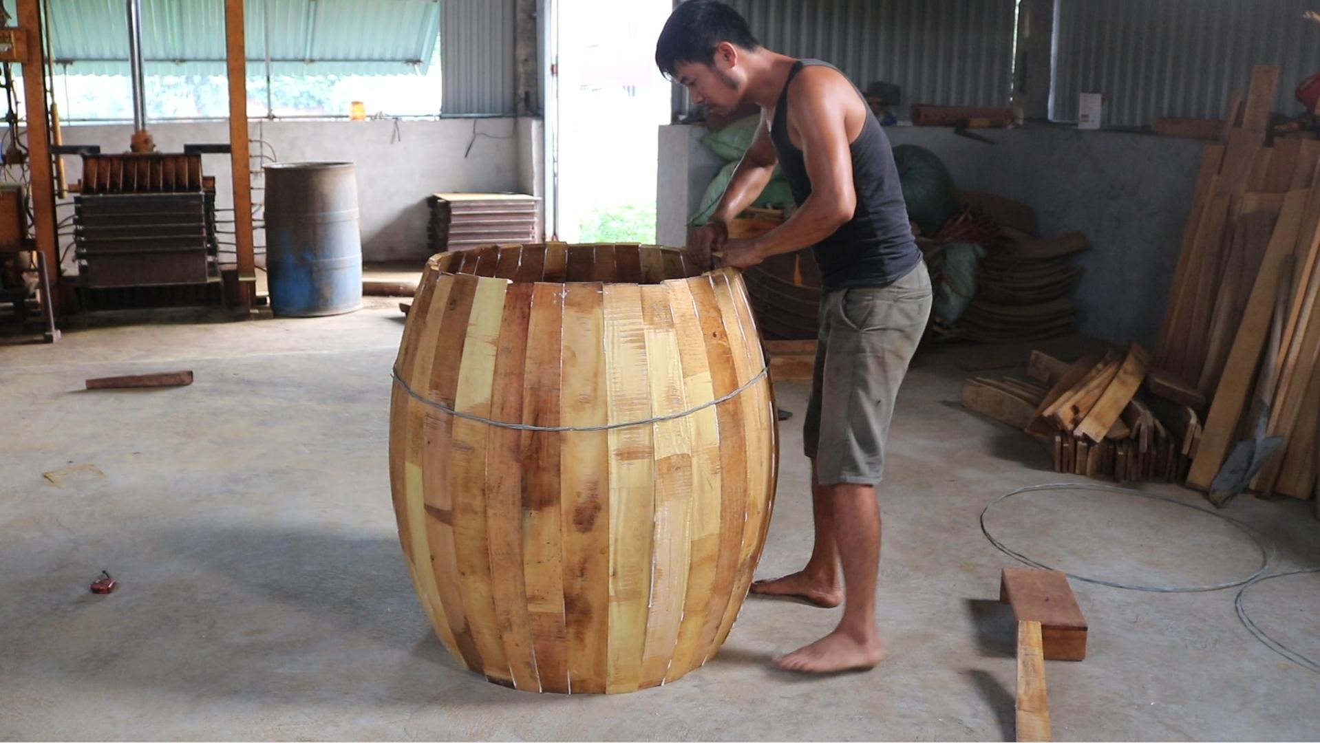 Dựng thân trống gỗ – Bước khởi đầu quyết định hình dáng của một chiếc trống truyền thống