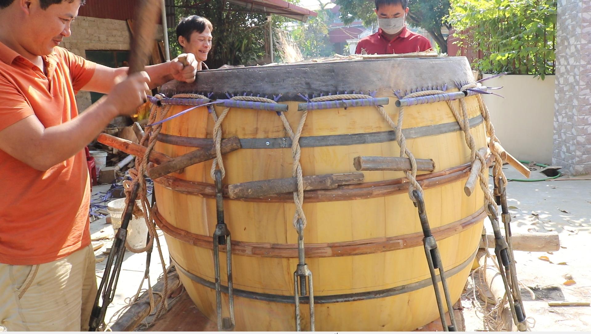Đóng Đinh Tre Cố Định Mặt Trống – Công Đoạn Nhỏ Nhưng Quyết Định Độ Bền Của Trống Gỗ
