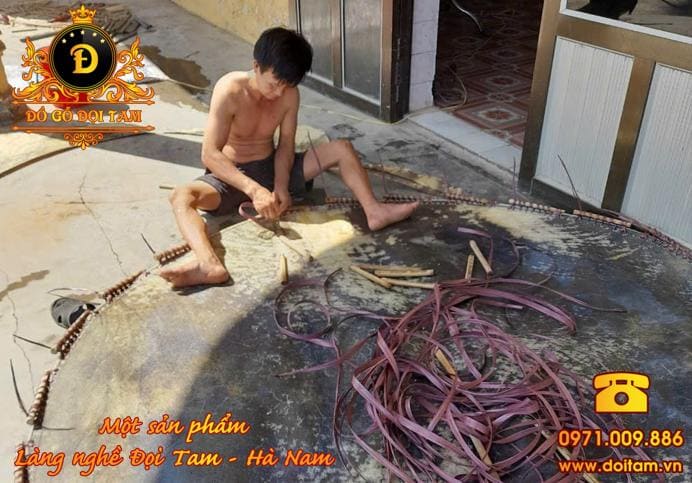 Khách Hàng Ký Dấu Lên Tấm Da Trâu Được Chọn Làm Trống Gỗ Lớn Tại Đọi Tam